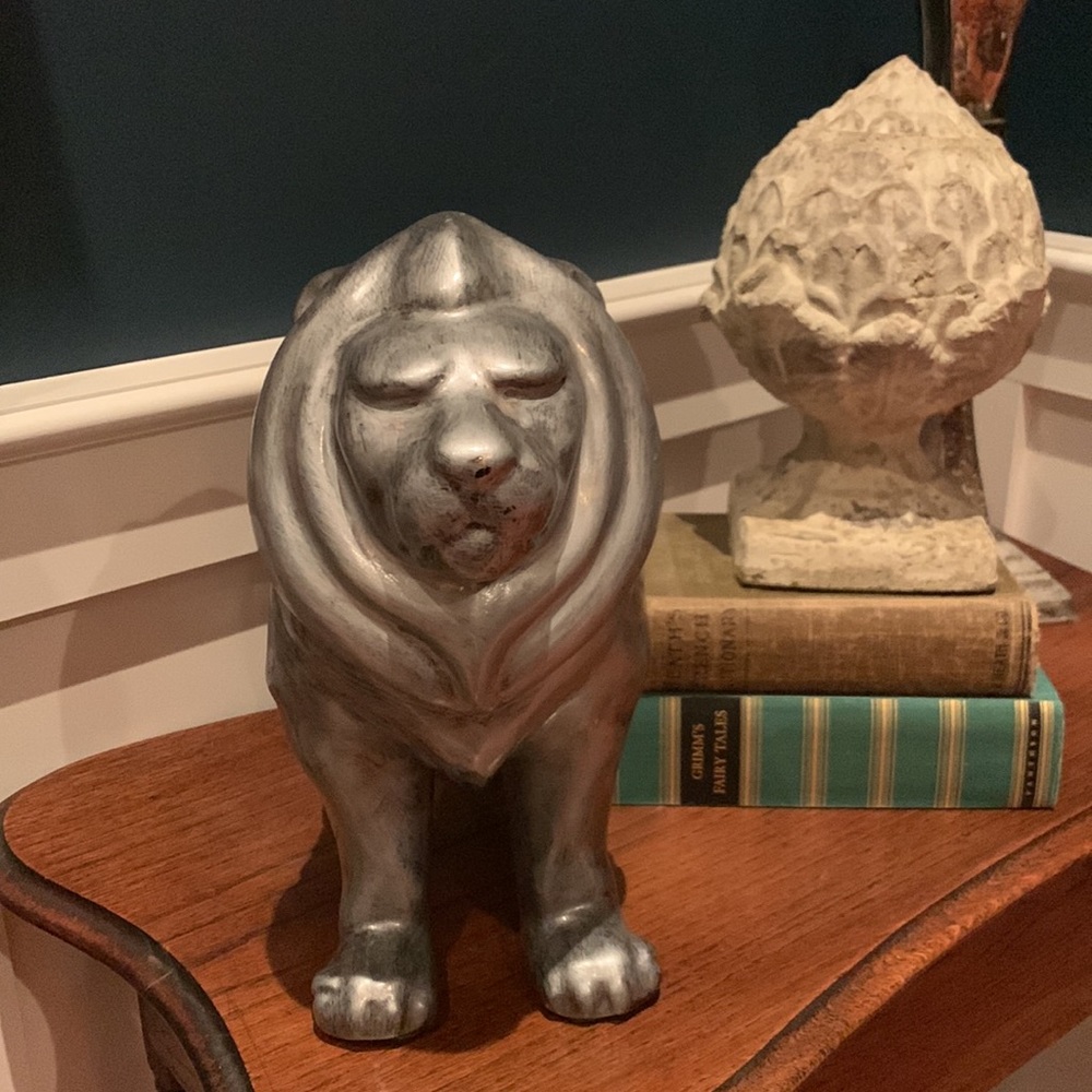 Porcelain painted Lion
